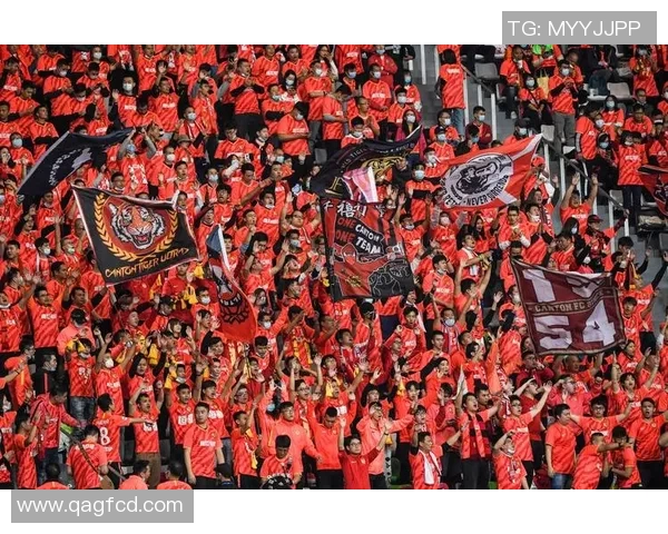 广州恒大迎战河南建业争夺中超联赛关键三分的激烈对决 广州恒大迎战河南建业争夺中超联赛关键三分的激烈对决