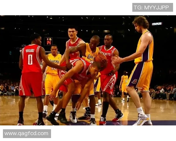 火箭队与大上海大鲨鱼的激烈对决展现篮球魅力与团队精神的巅峰较量