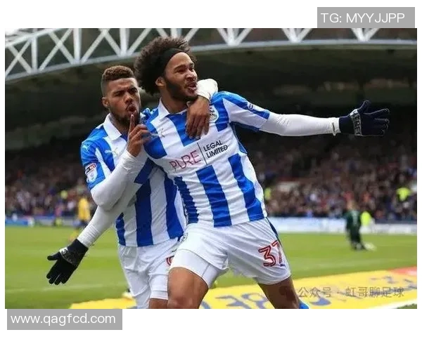 狼队与哈德斯足球激战正酣谁能在这场较量中笑到最后