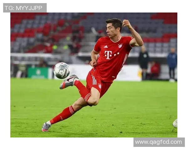 莱万回归老东家首战遭拜仁球迷嘘声四起令人心寒的背叛感受